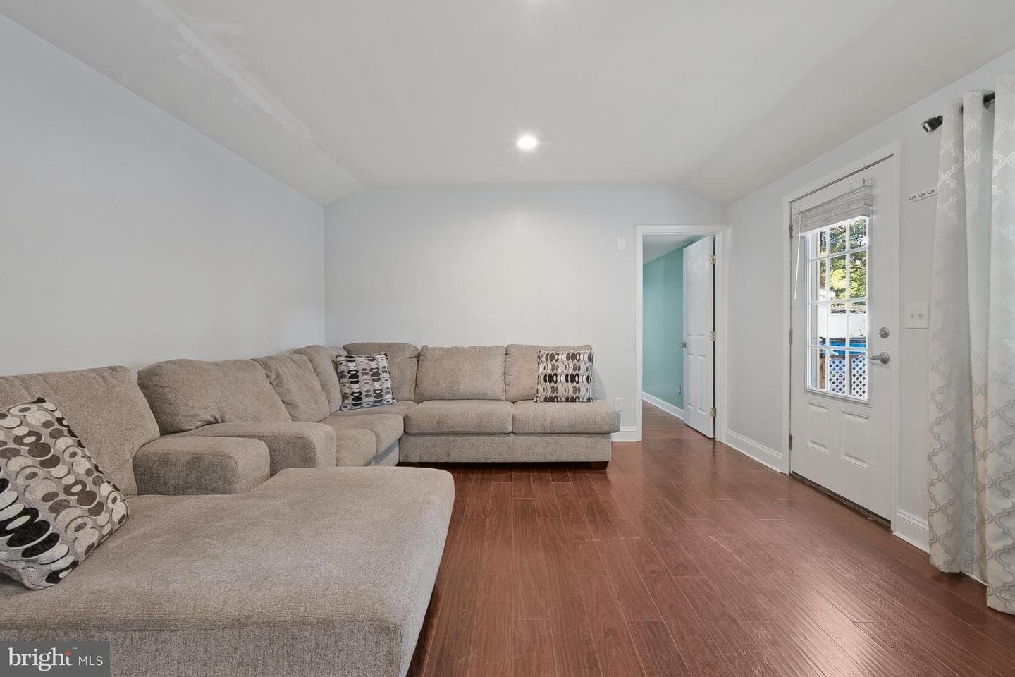 2516 Castle Street photo 5