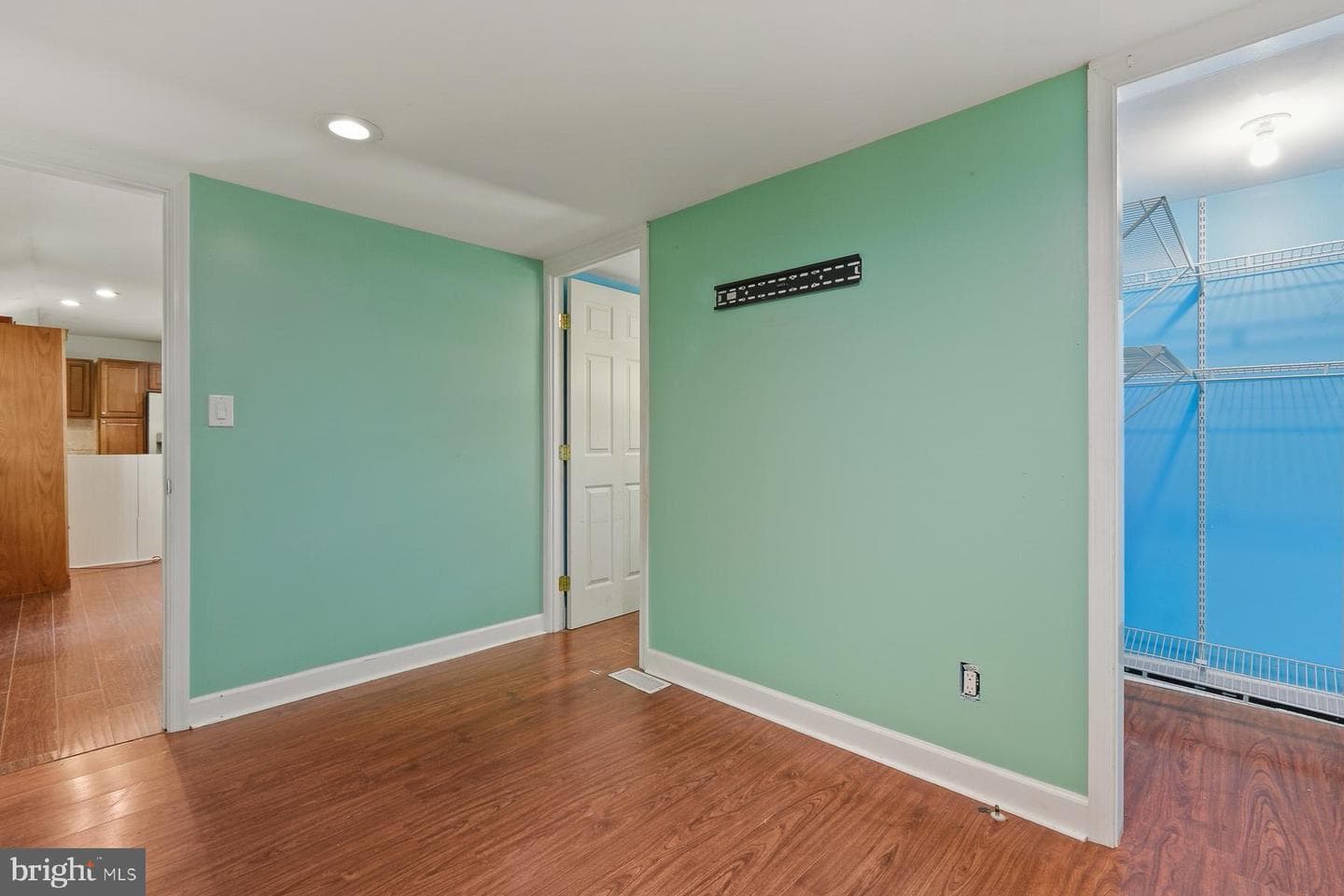 2516 Castle Street photo 8