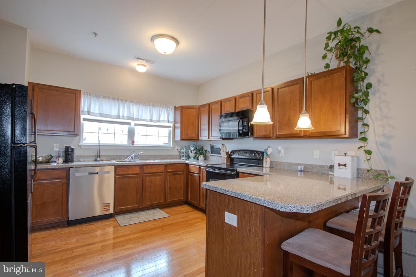 1140 Fairview Ln # 1140 photo 5