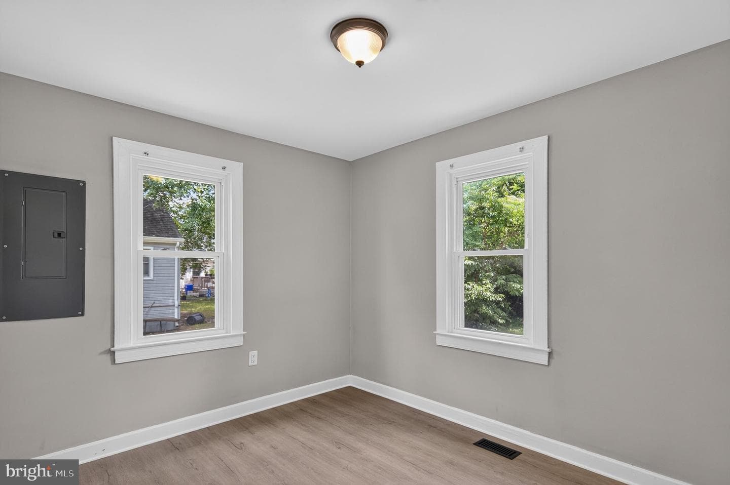 103 Russell Avenue photo 10