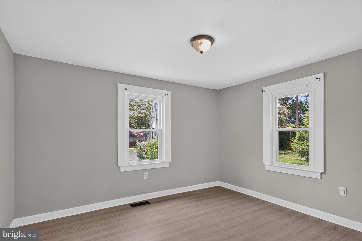103 Russell Avenue photo 11