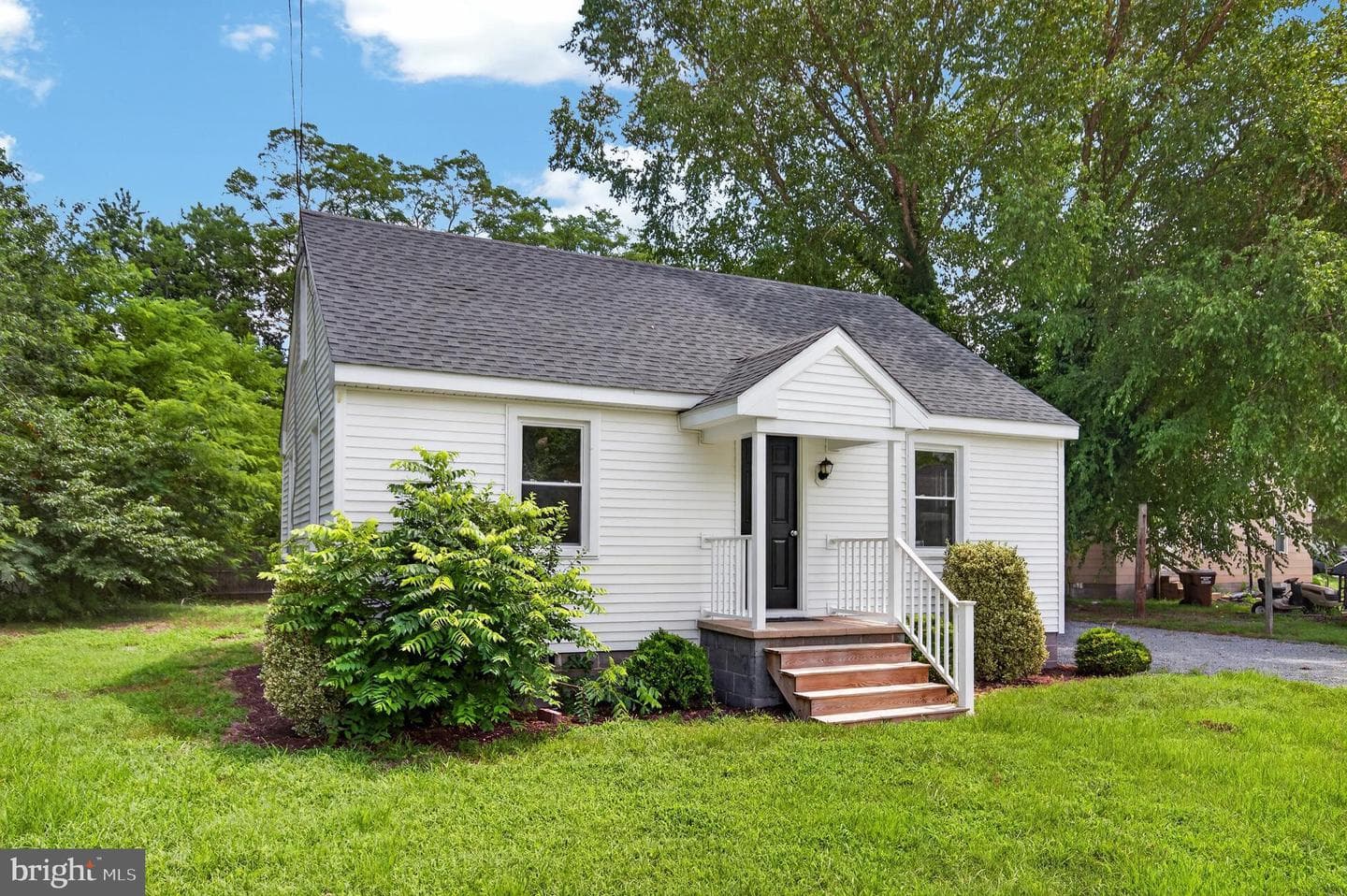 103 Russell Avenue photo 3