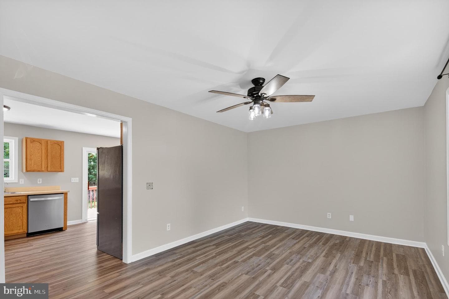 102 W East Street photo 9