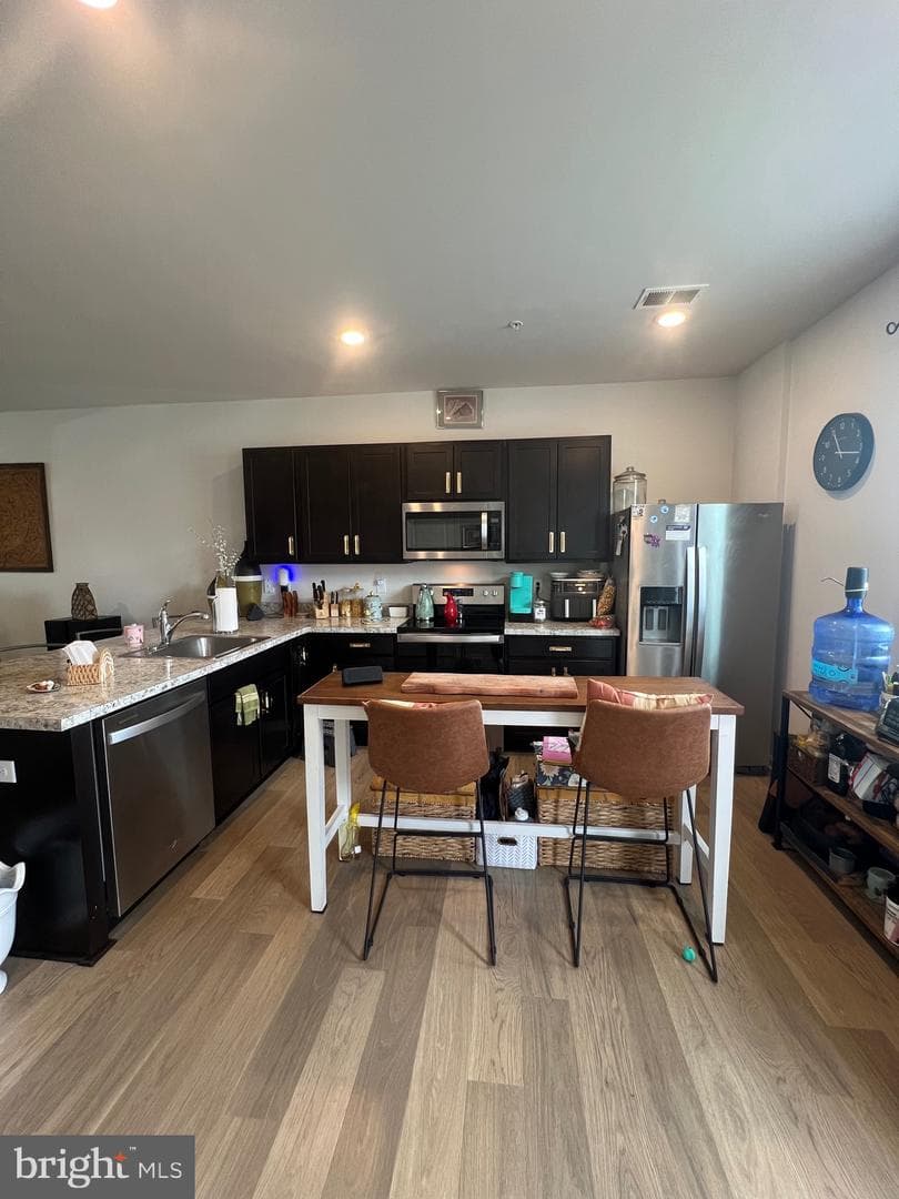 815 Derwent Ln photo 10