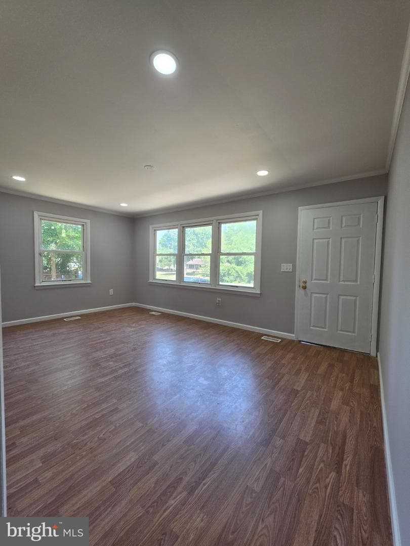 1706 Samuel Lane photo 3