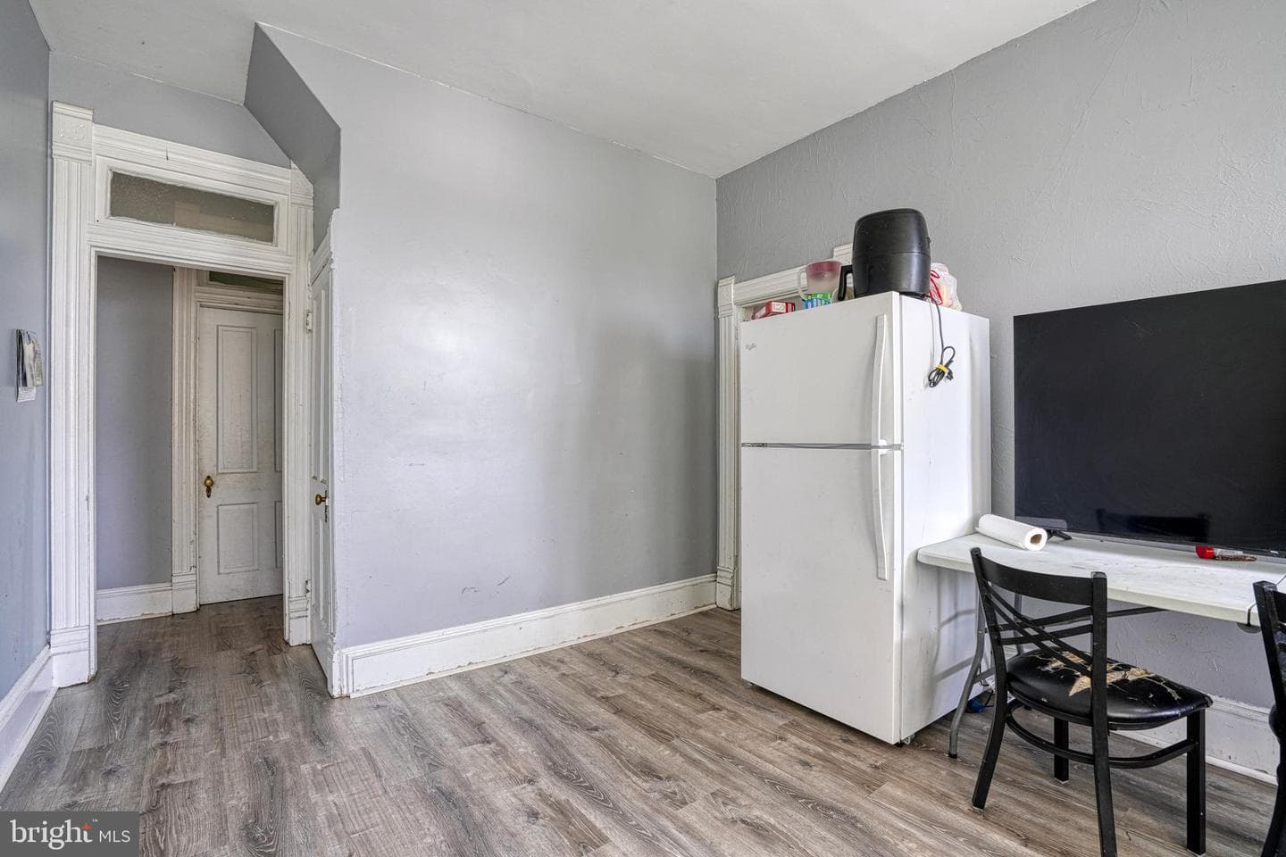 208 W Isabella St photo 26