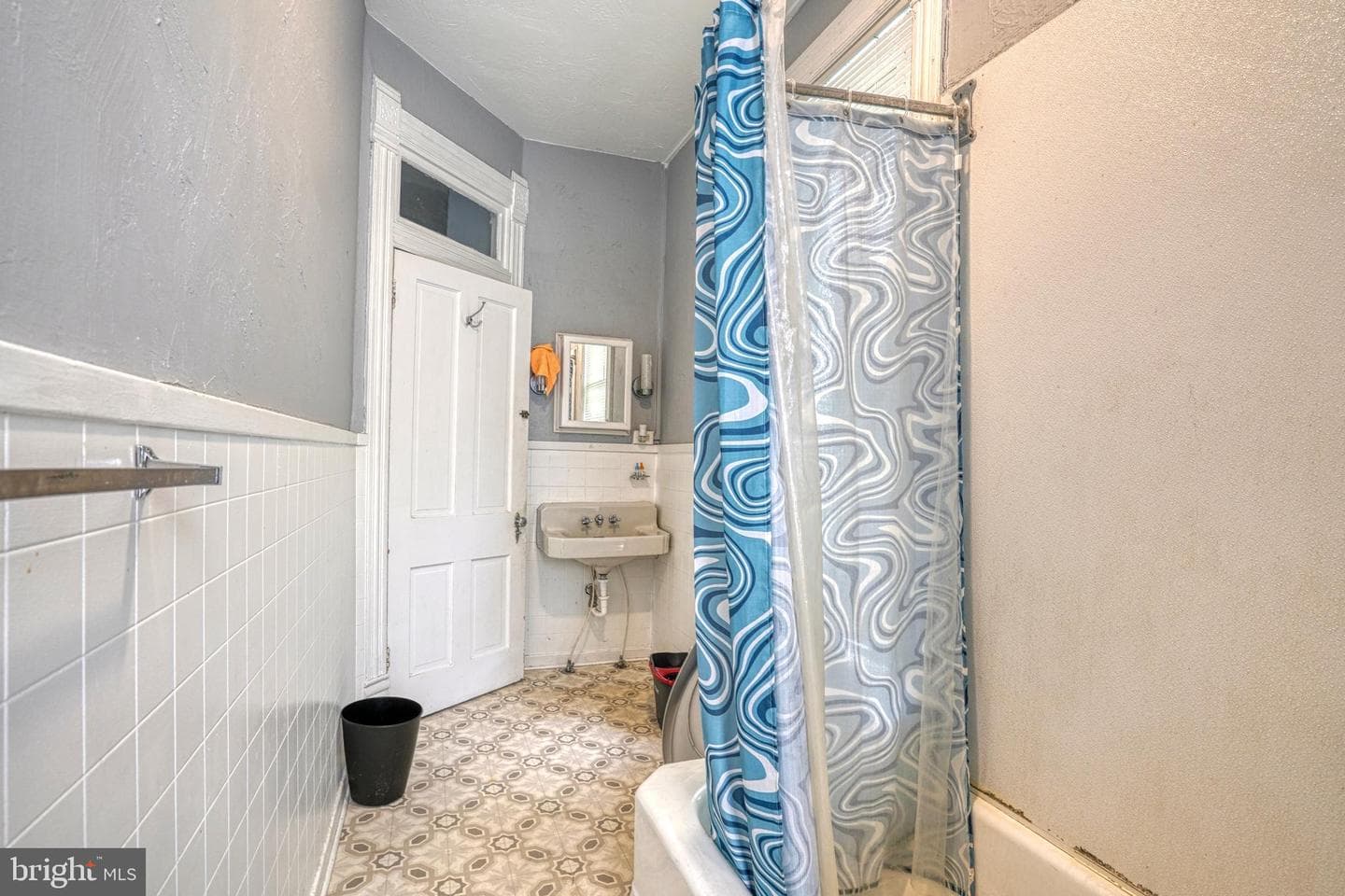 208 W Isabella St photo 29