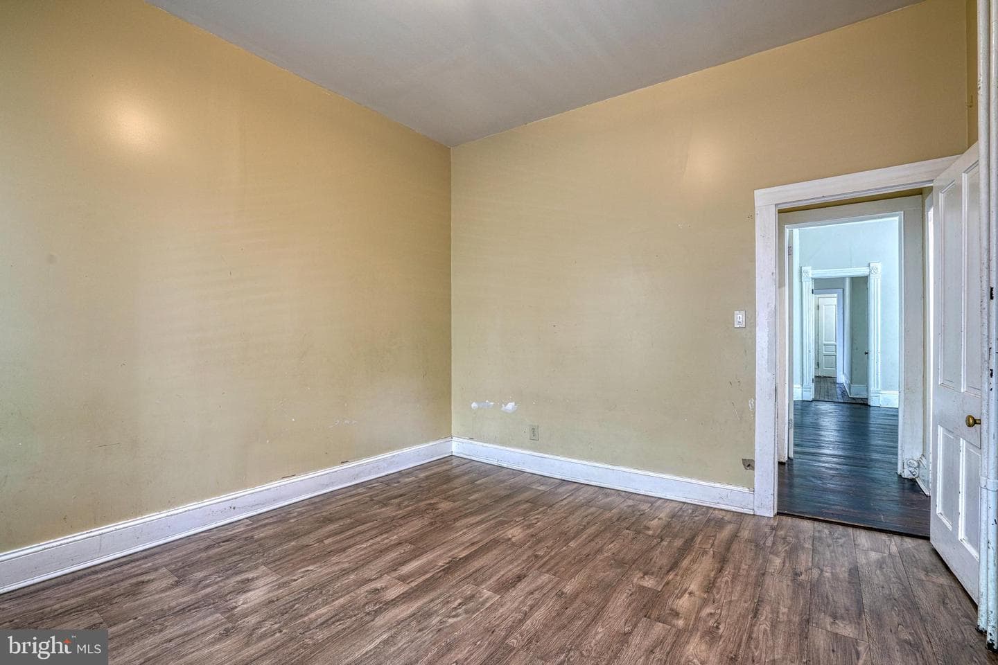 208 W Isabella St photo 5