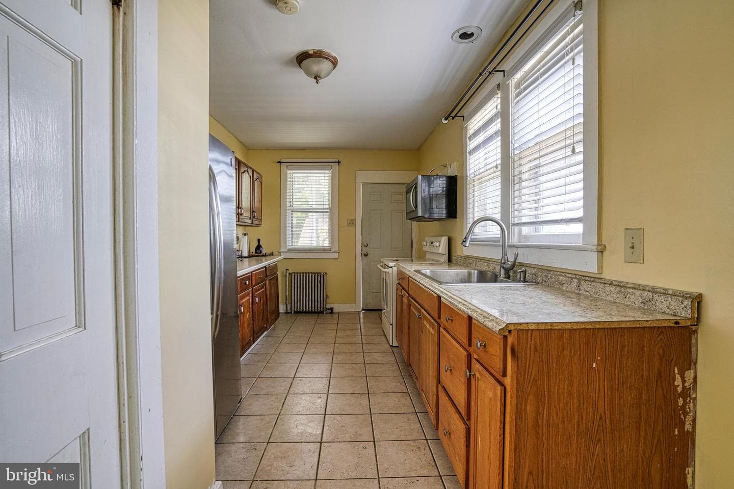 208 W Isabella St photo 58