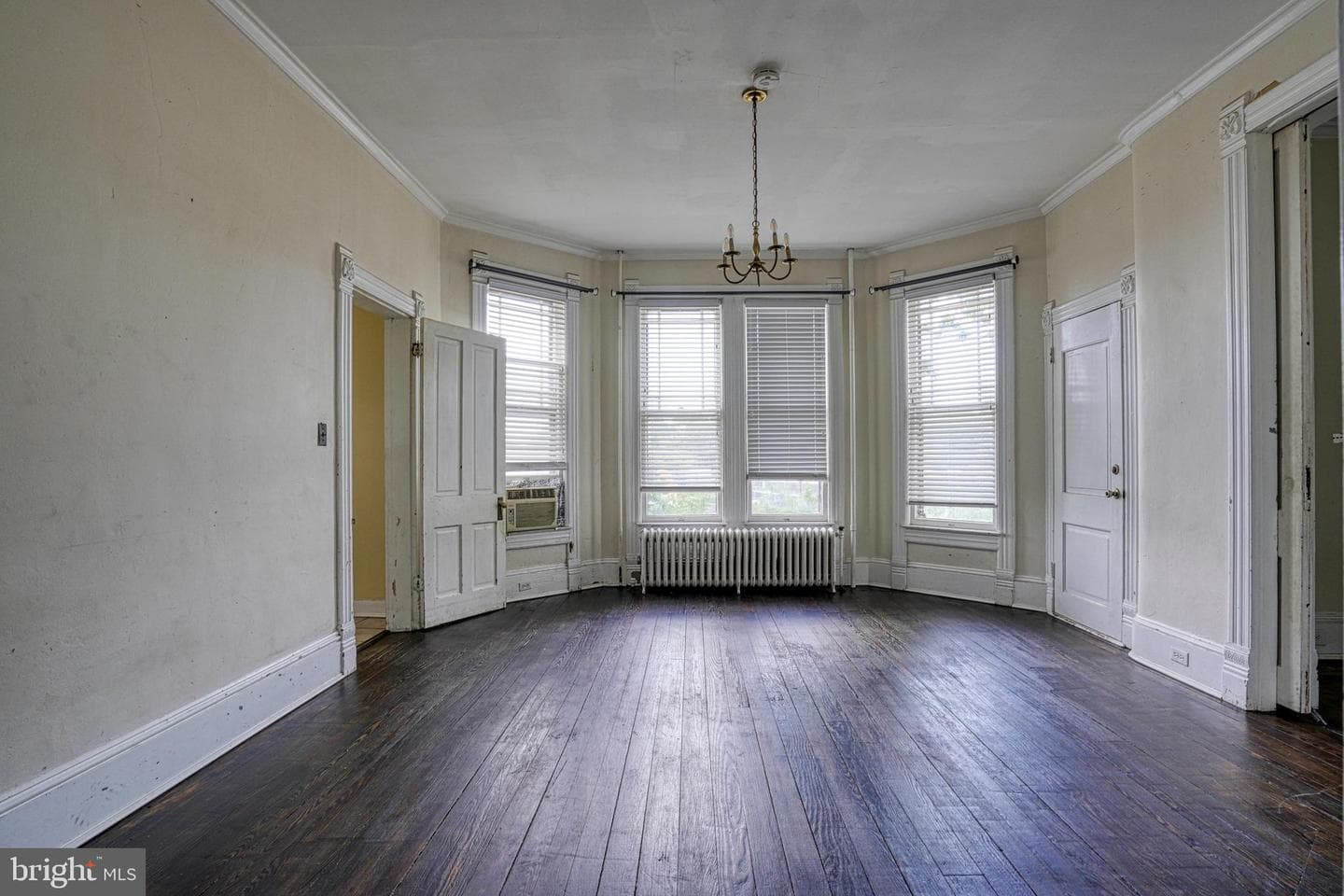 208 W Isabella St photo 7