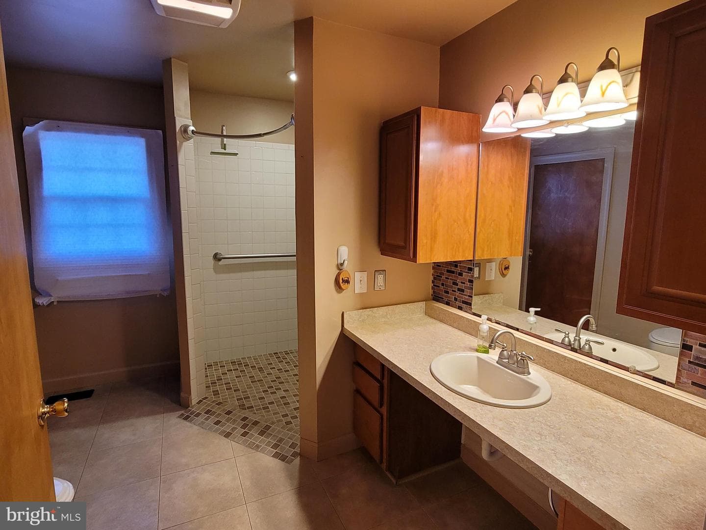 111 Clyde Avenue photo 13
