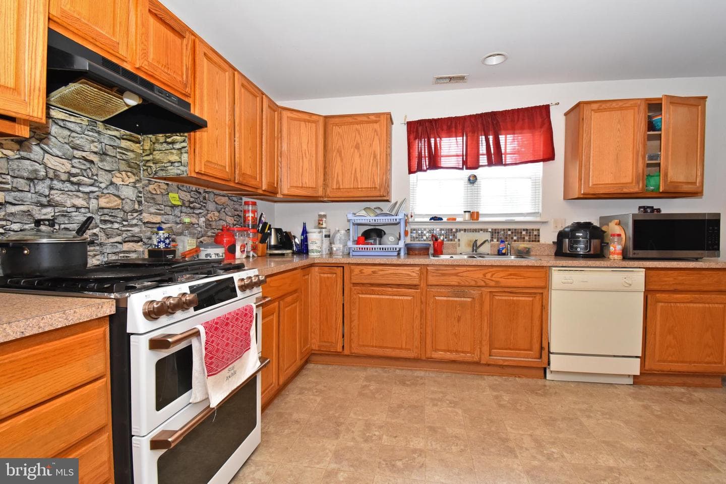 203 Castlebar Drive photo 15