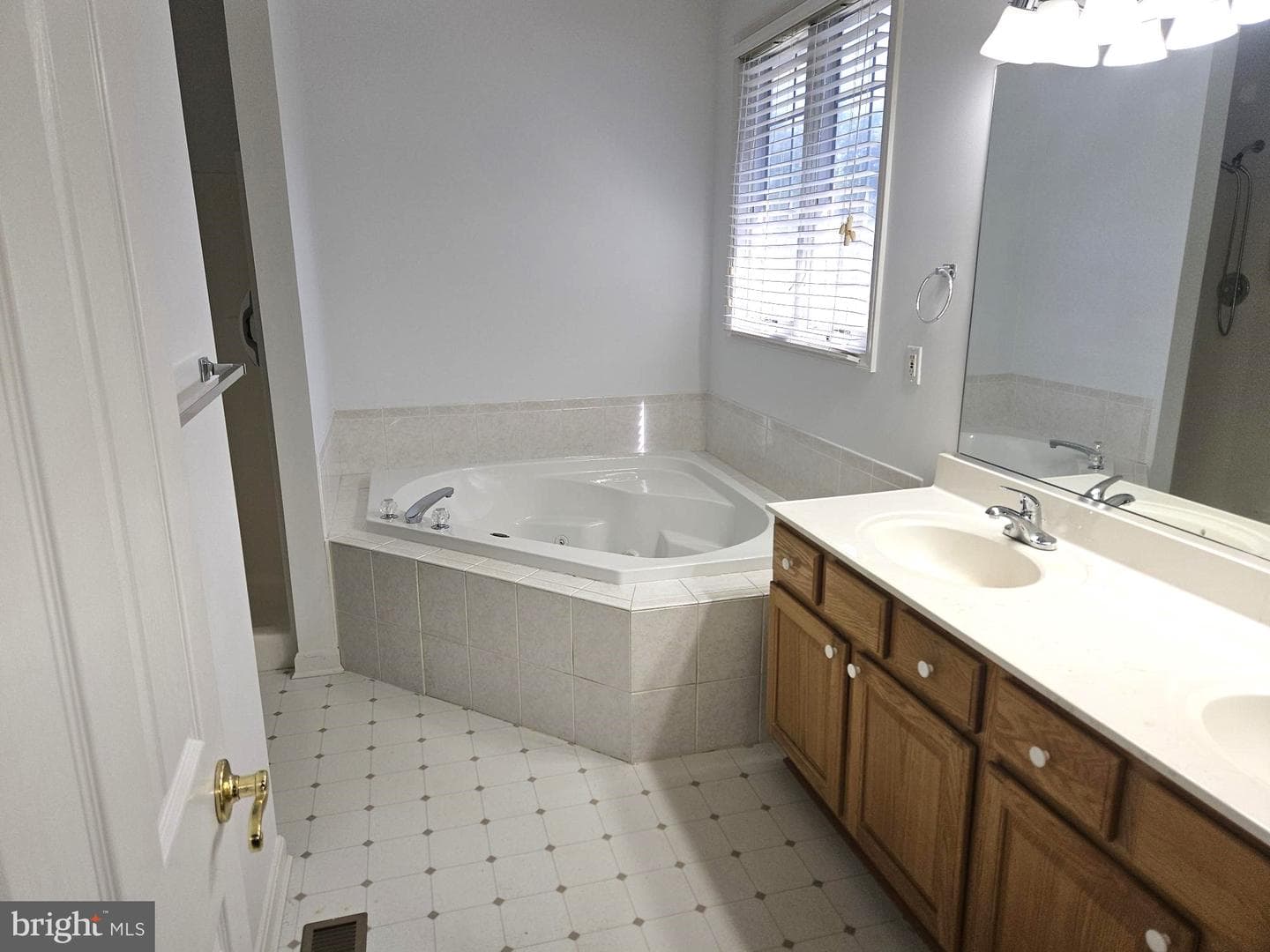 400 Parkwood Drive photo 14