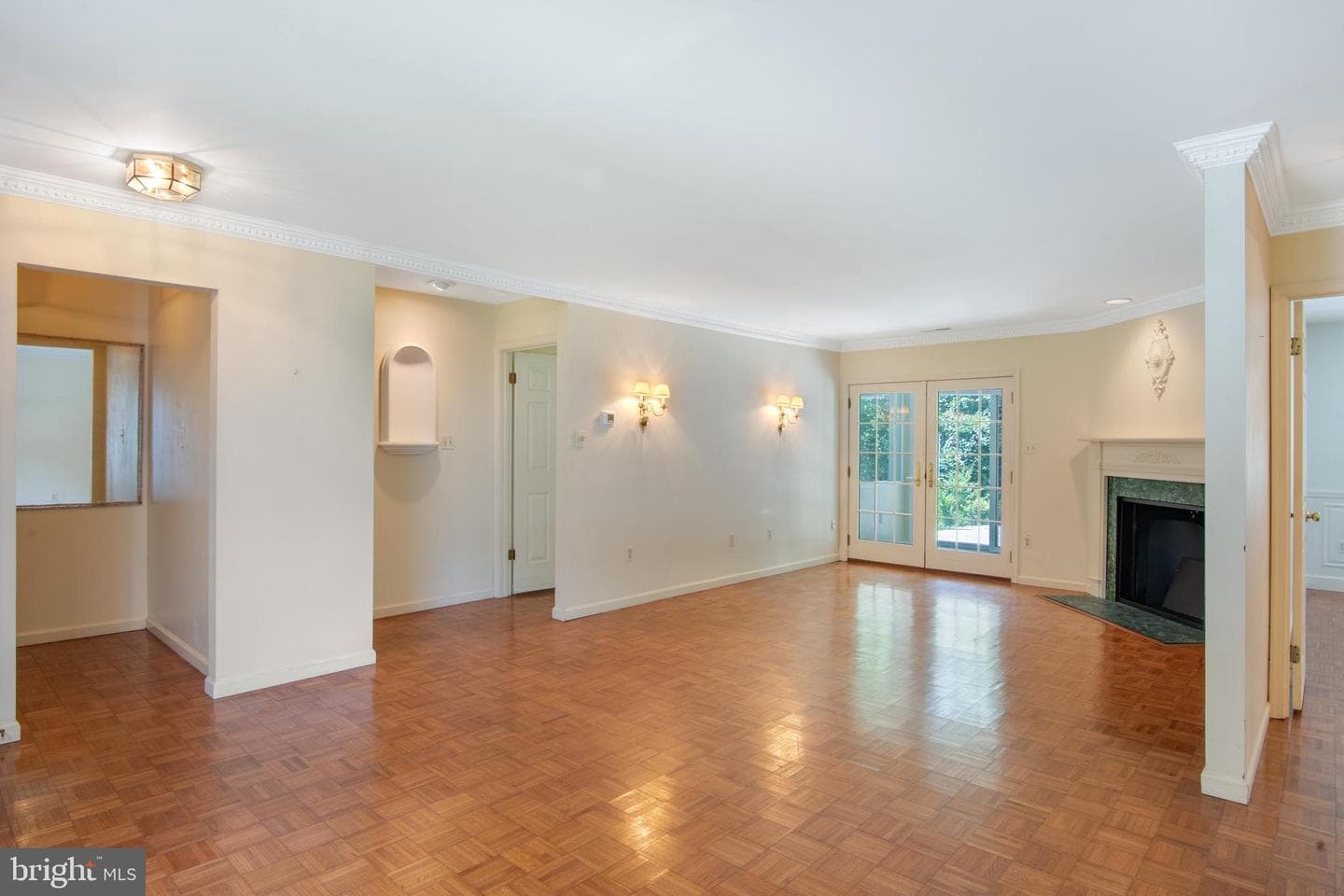 1018 Bayshore Court photo 7