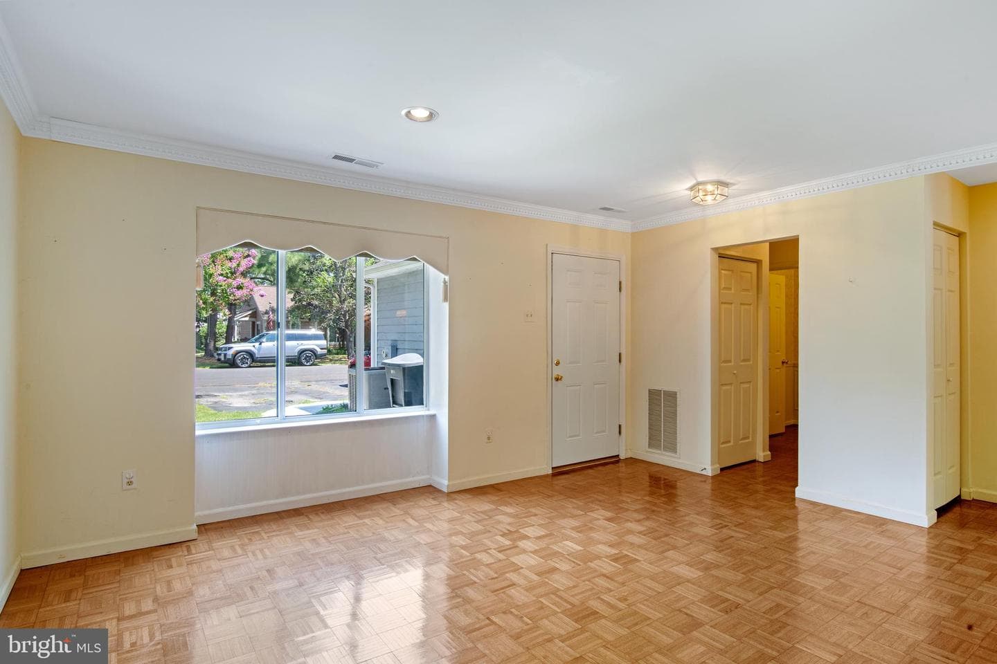 1018 Bayshore Court photo 8
