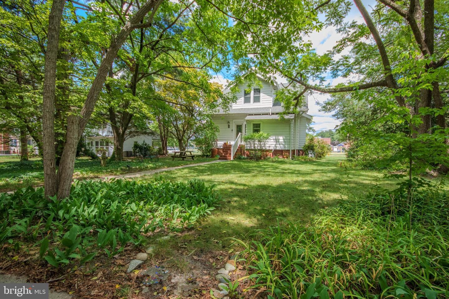 512 W College Avenue photo 40