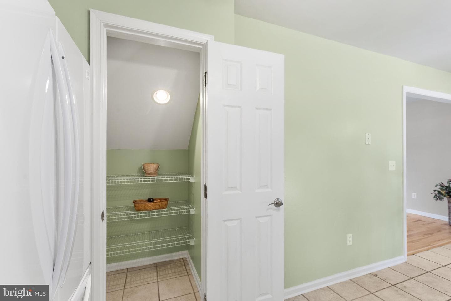 909 Zircon Court photo 12