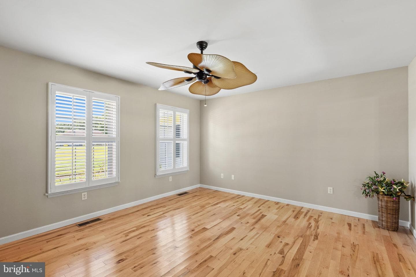 909 Zircon Court photo 17