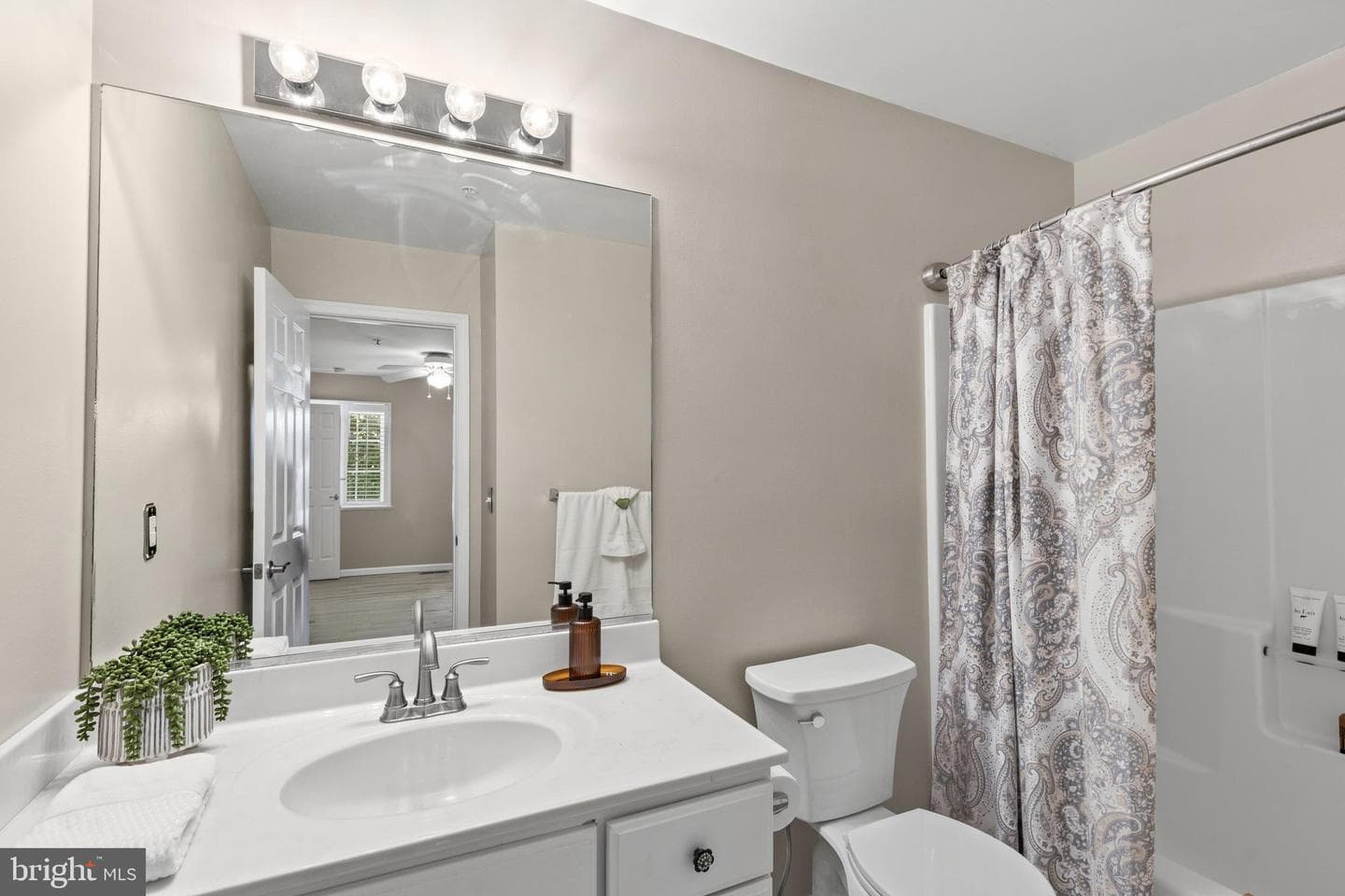 909 Zircon Court photo 21