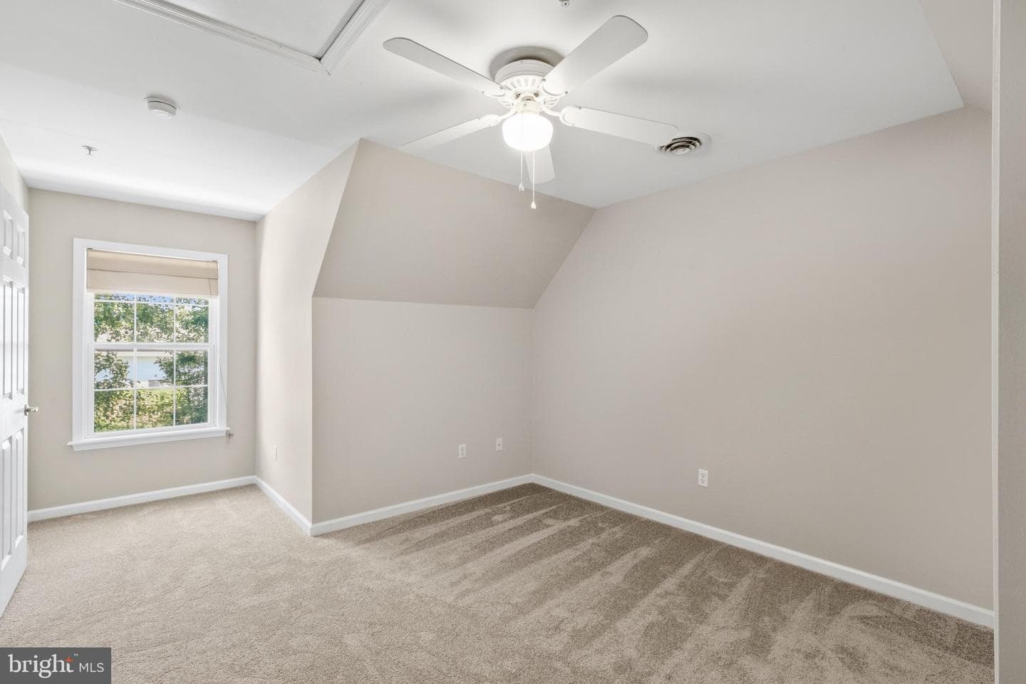 909 Zircon Court photo 24