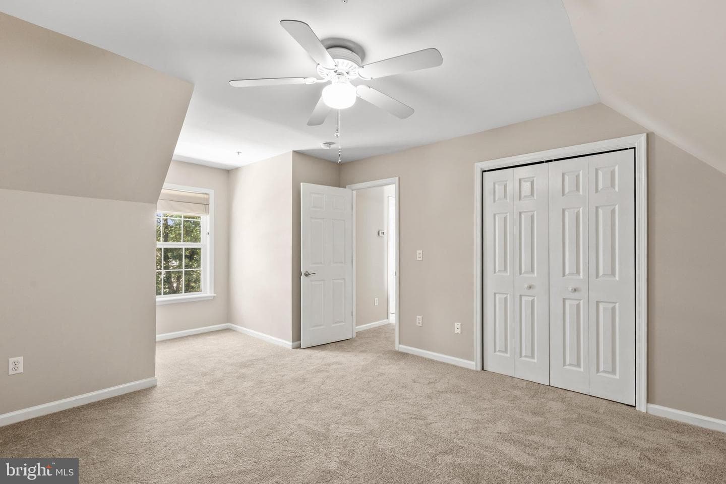 909 Zircon Court photo 29
