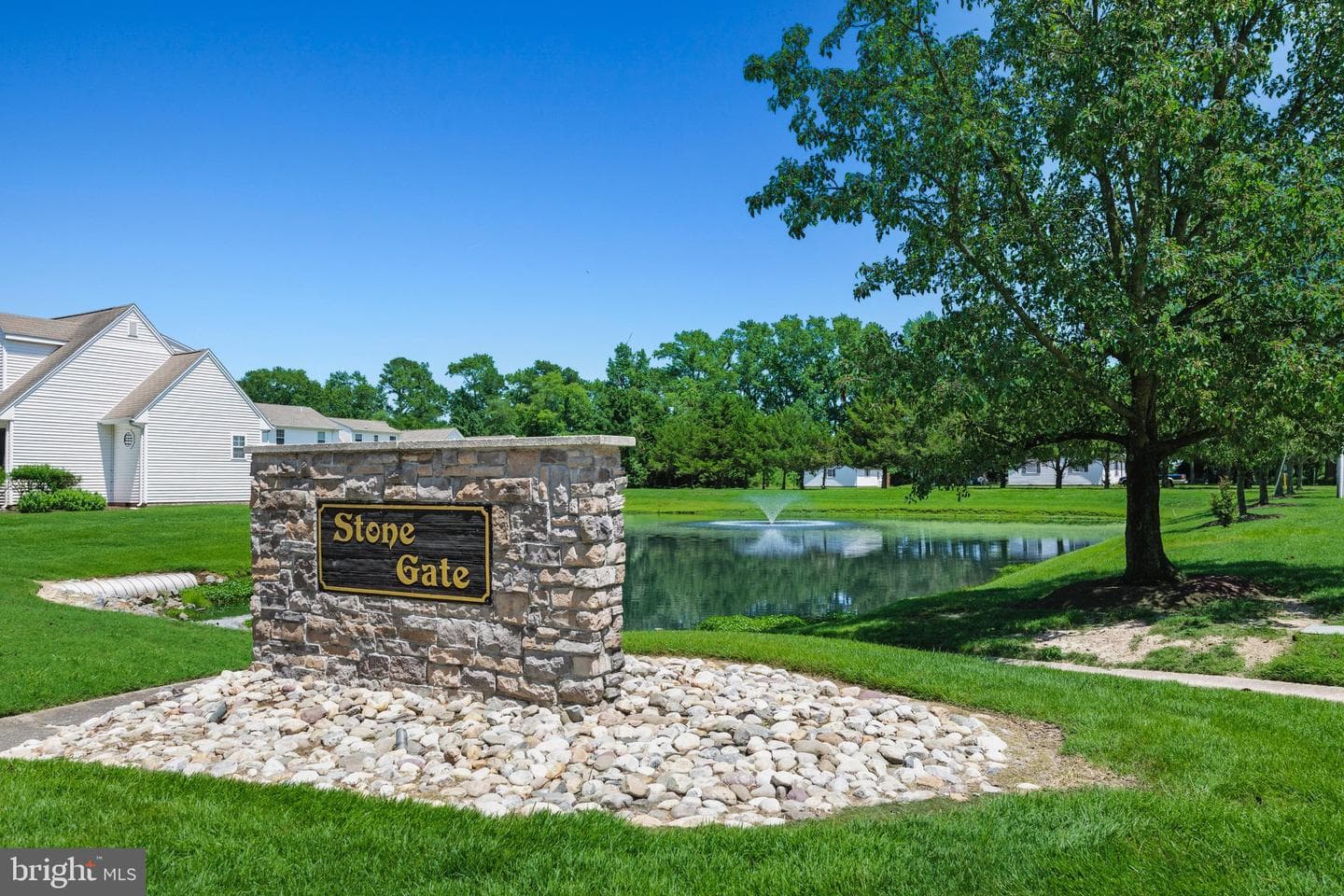 909 Zircon Court photo 44