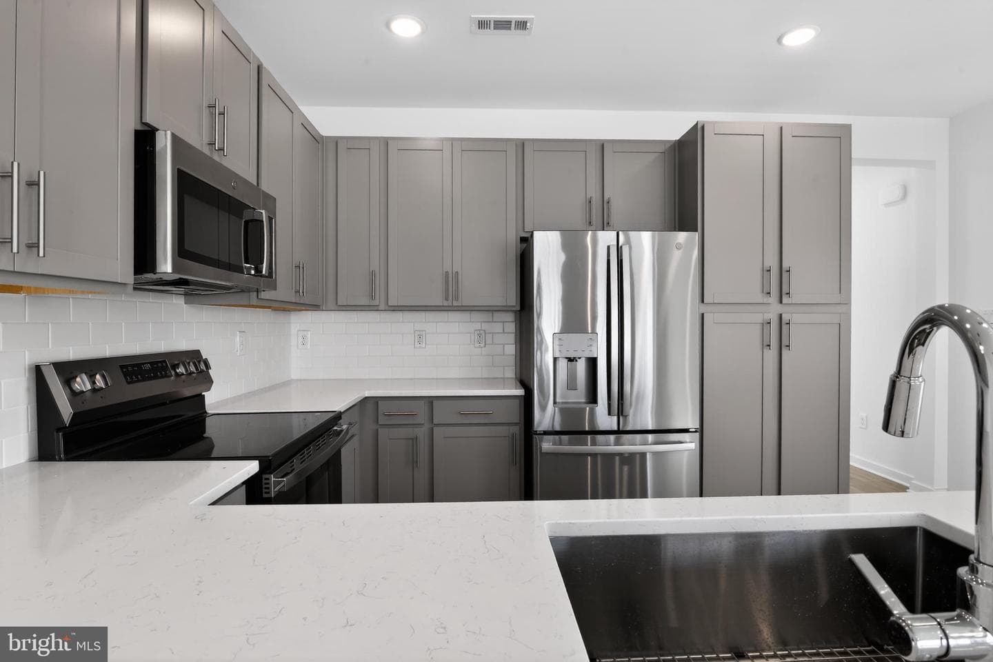 302 Clement Loop photo 5