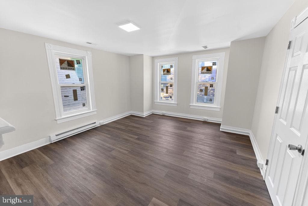 307 Newton Street photo 18