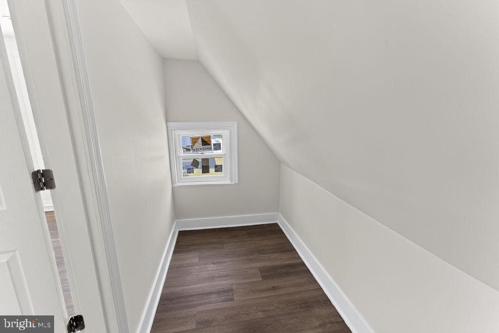 307 Newton Street photo 21