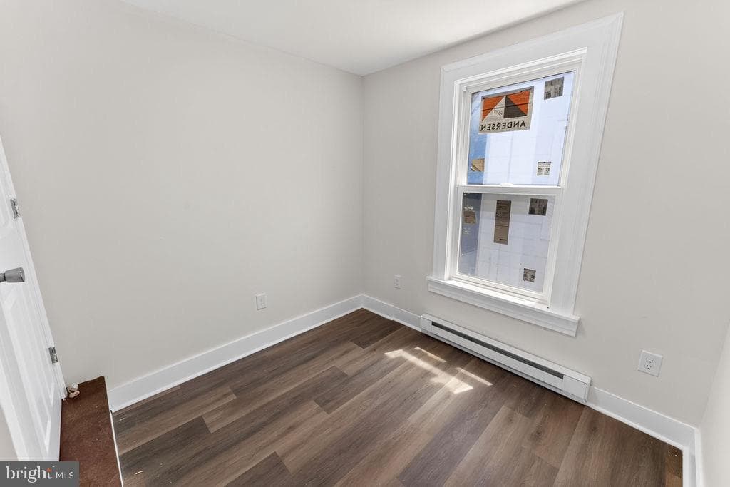 307 Newton Street photo 28