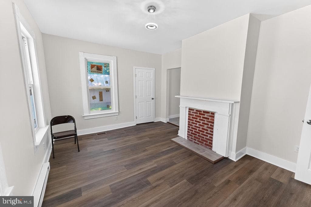 307 Newton Street photo 6