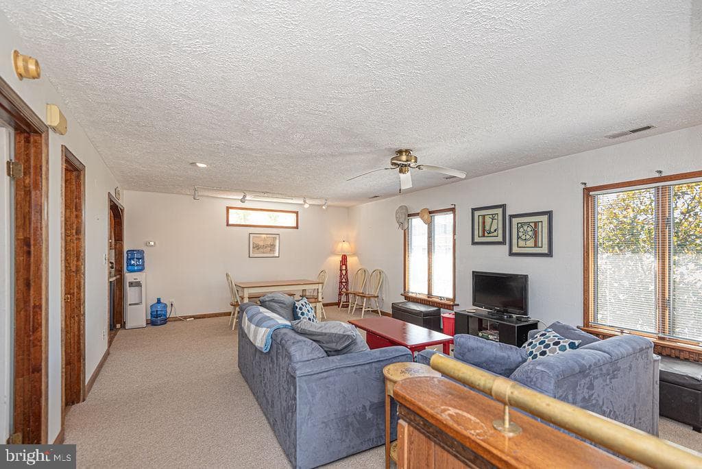 148 Jamestown Road photo 23