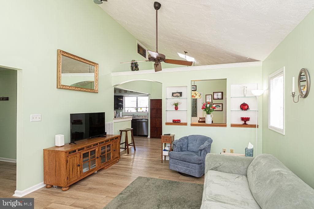 148 Jamestown Road photo 3