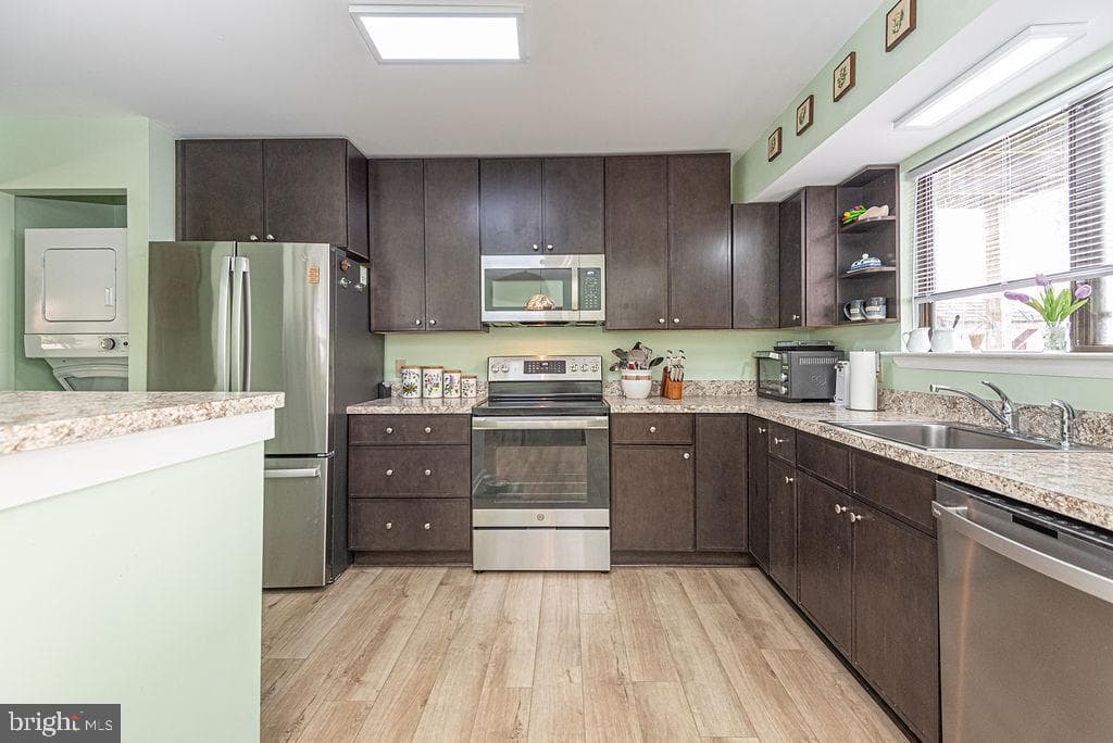 148 Jamestown Road photo 5