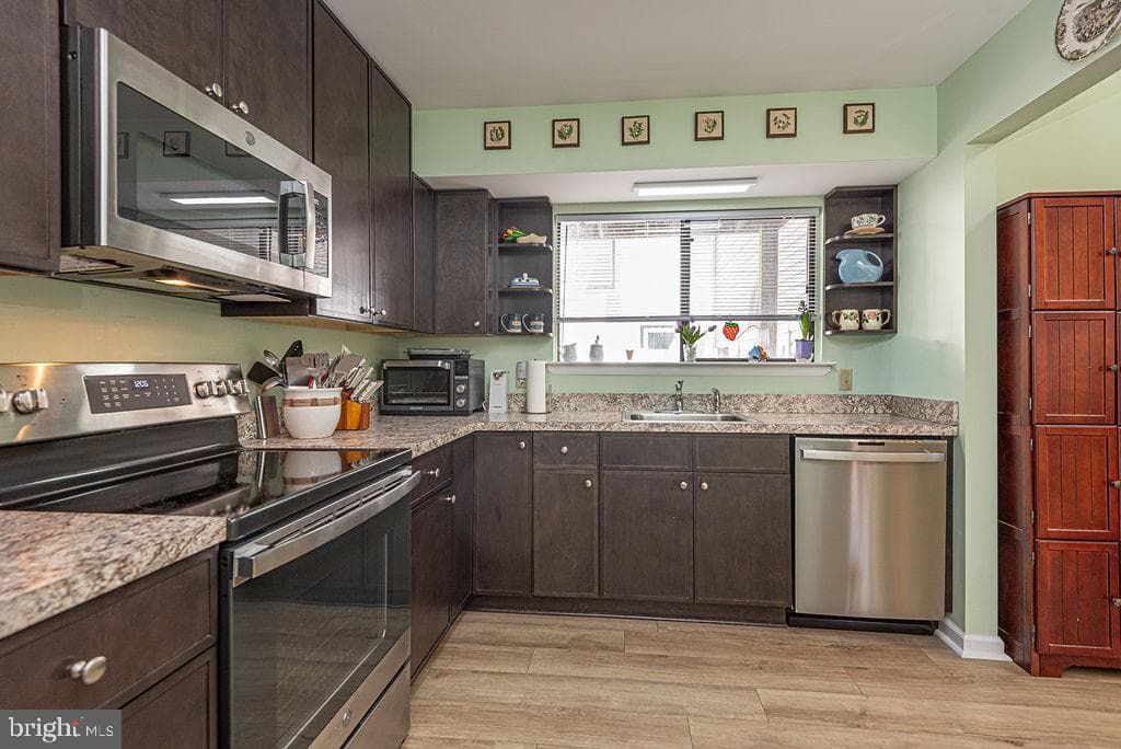 148 Jamestown Road photo 8