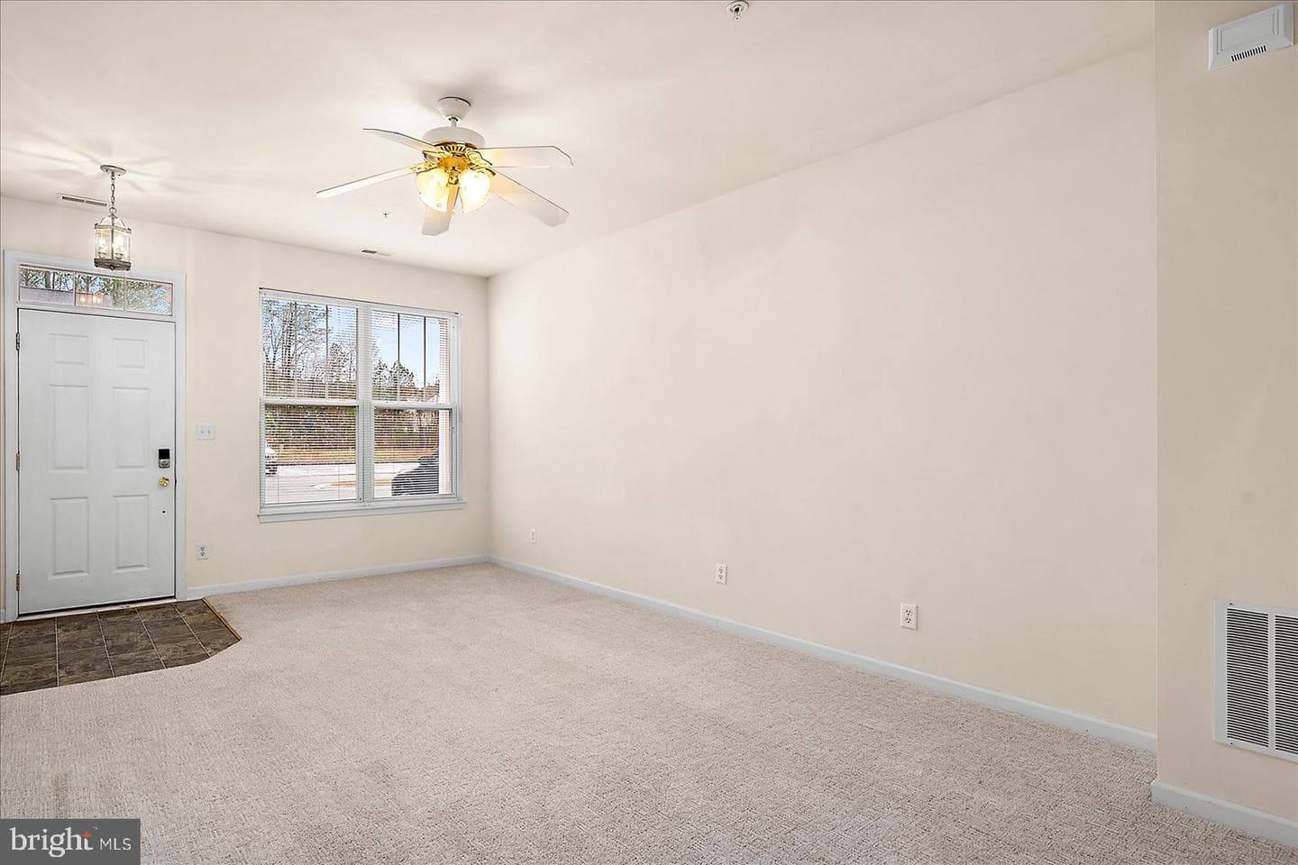 372 Schooner Lane photo 4