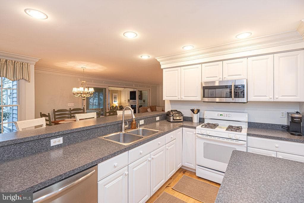 10641 Piney Island Dr photo 16