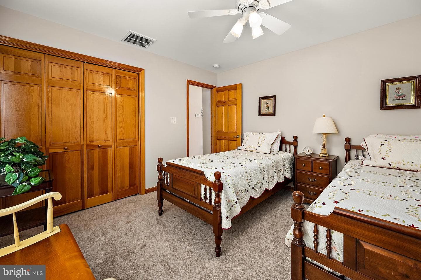 6 Greens Court photo 51