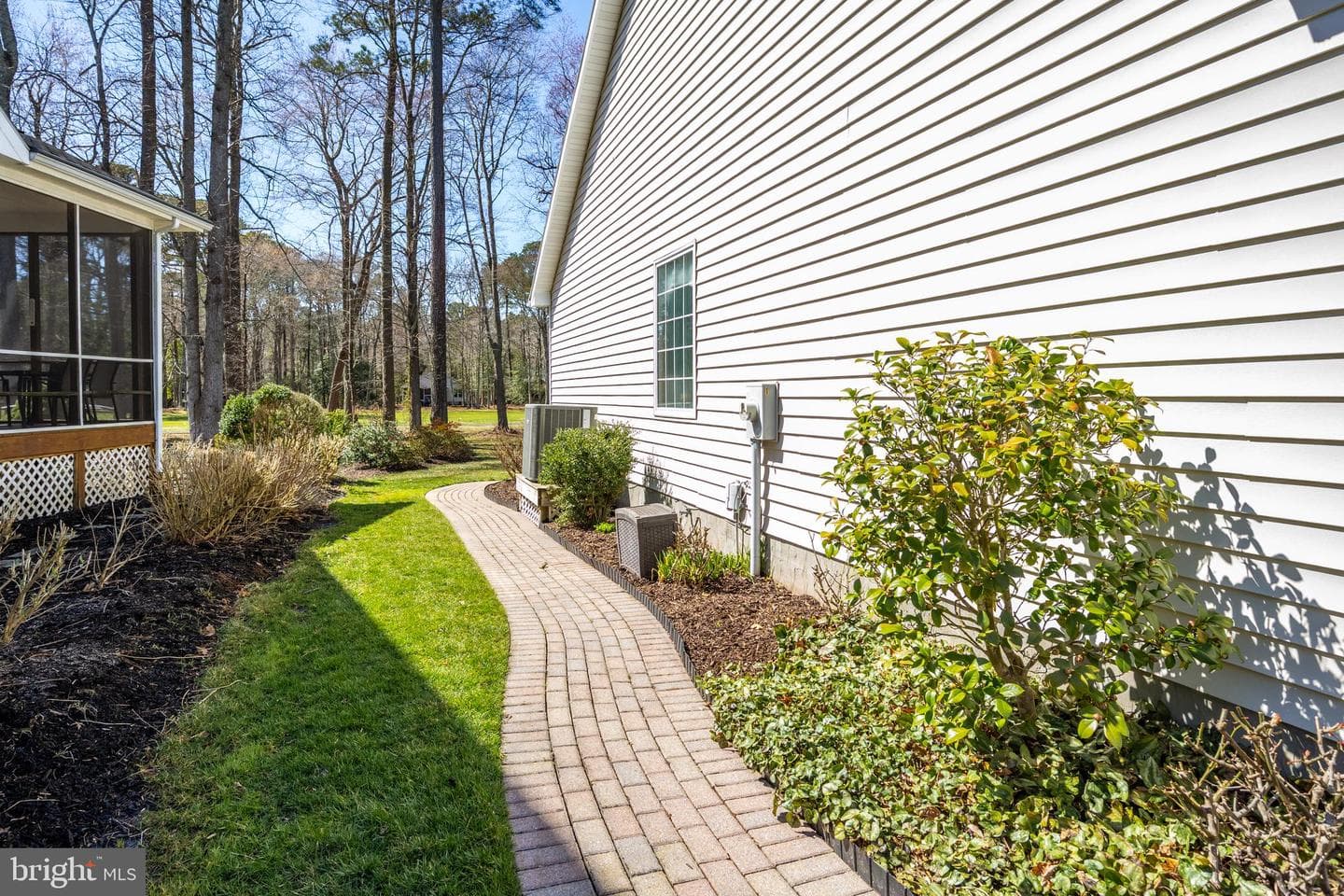6 Greens Court photo 59
