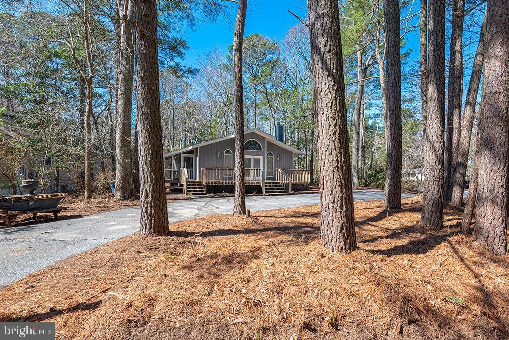 139 Camelot Circle photo 2
