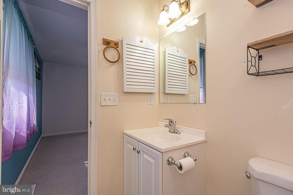 139 Camelot Circle photo 32