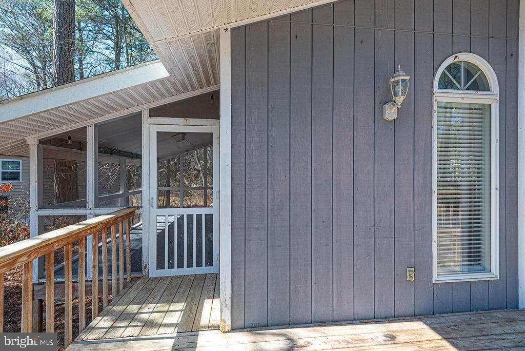 139 Camelot Circle photo 6
