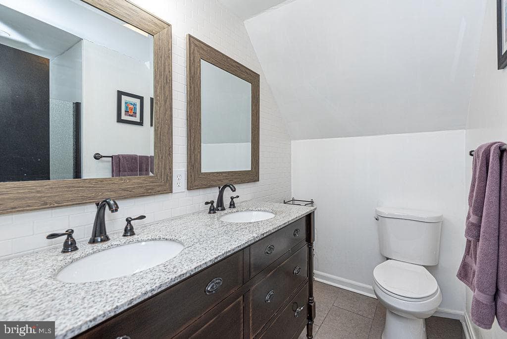 566 Ocean Parkway photo 42