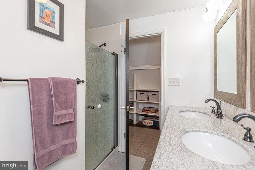 566 Ocean Parkway photo 43