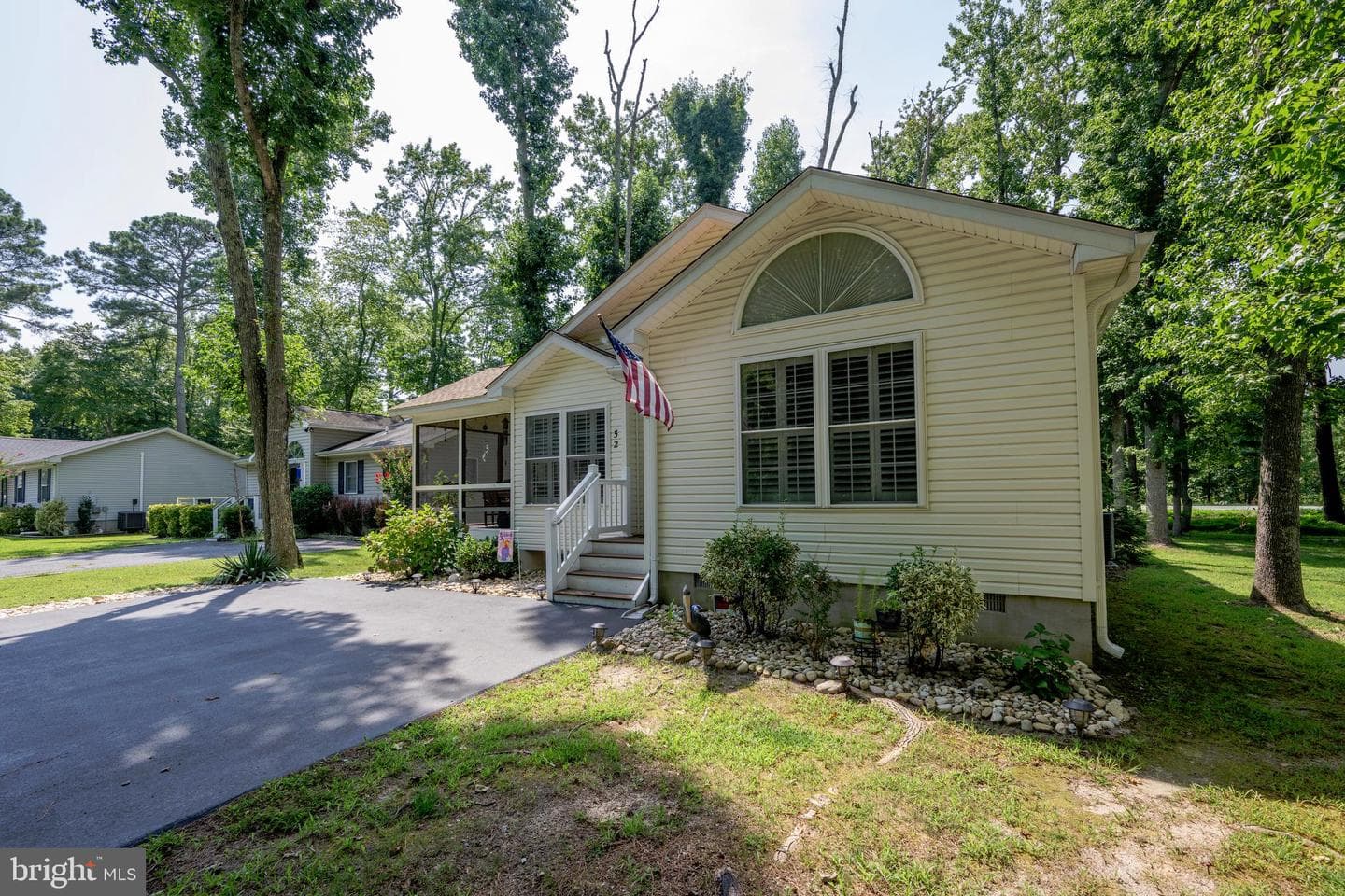 52 Nottingham Lane photo 3
