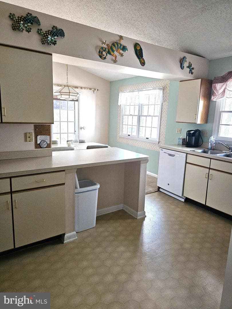 48 Windjammer Road photo 10