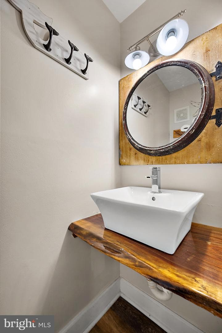 106 Talbot Street #101 photo 35