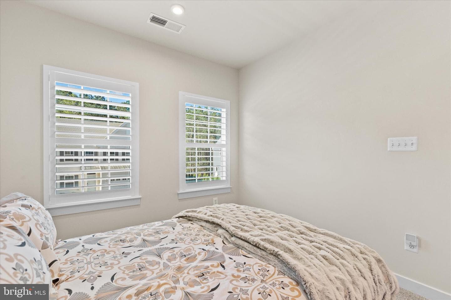 12105 Landings Boulevard photo 23