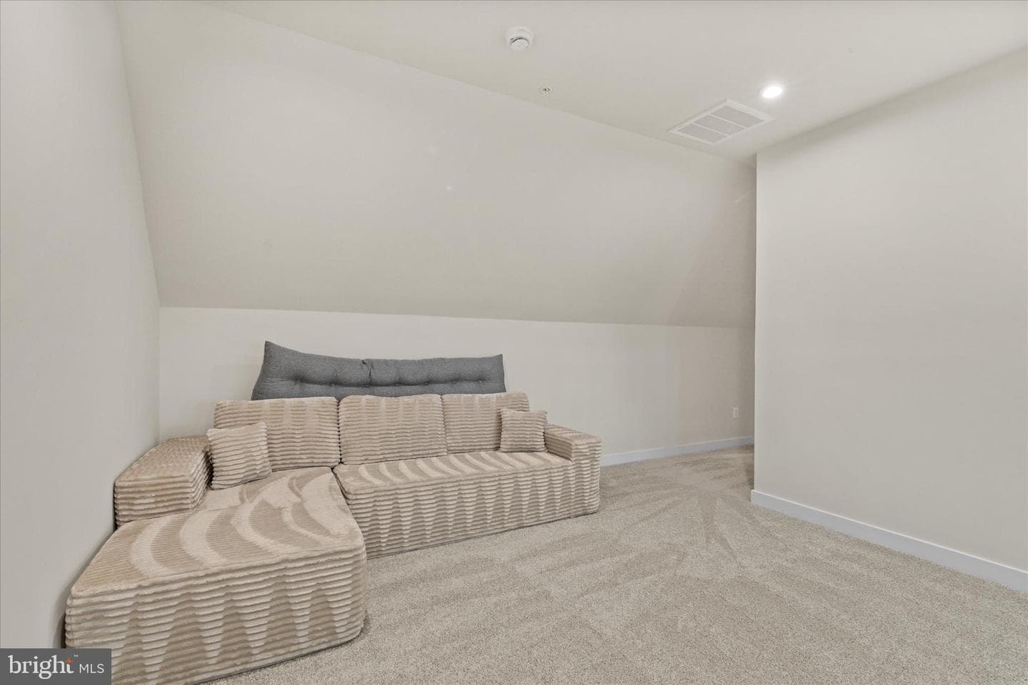 12105 Landings Boulevard photo 26