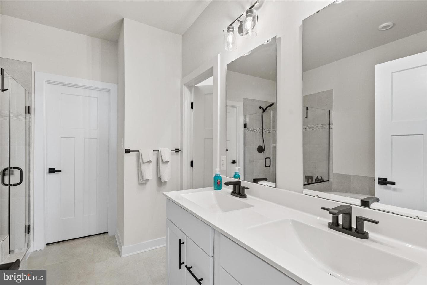 12105 Landings Boulevard photo 30